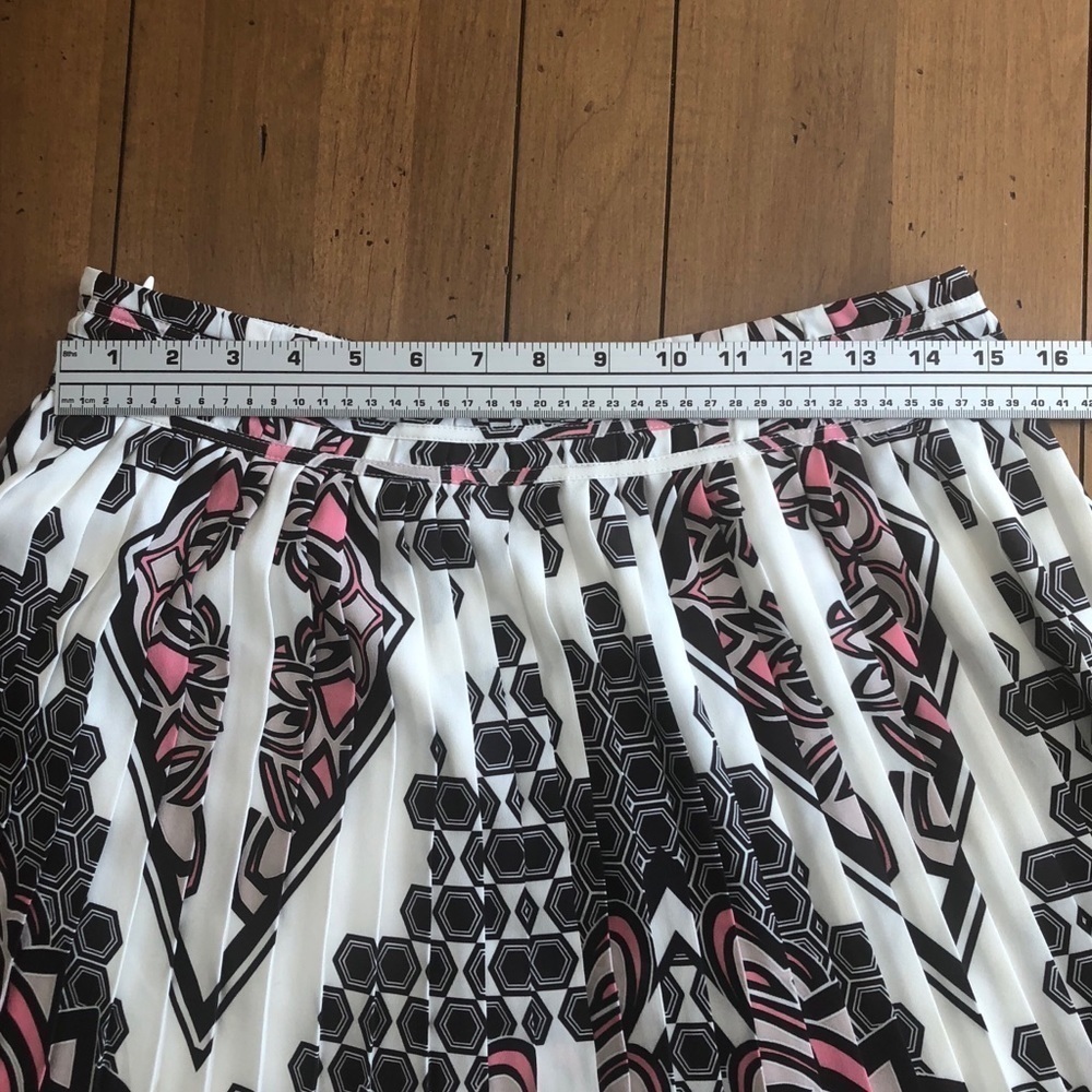 Adrianna Papell - Geometric Shape Pleated Skirt - Picture 5 of 7